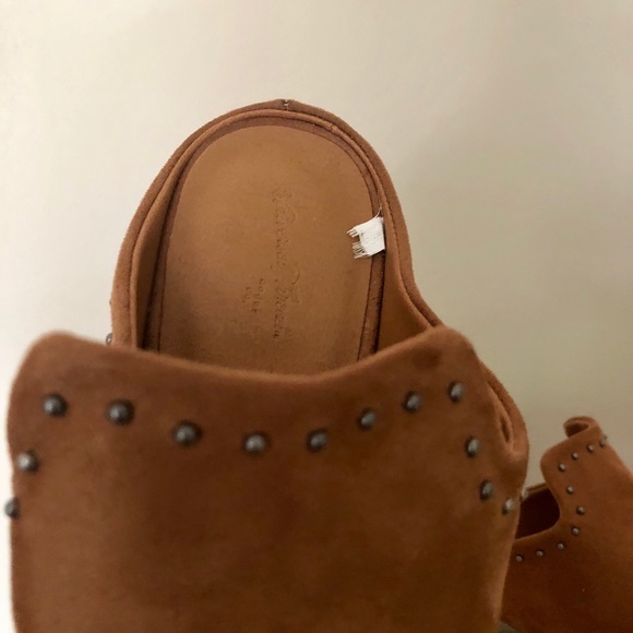 Mules / Heels - Picture 2 of 2